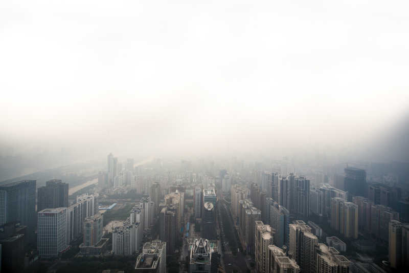 雾霾下的城市景观