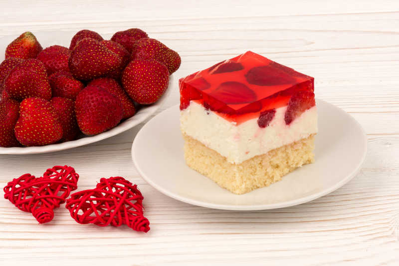 草莓芝士蛋糕和草莓