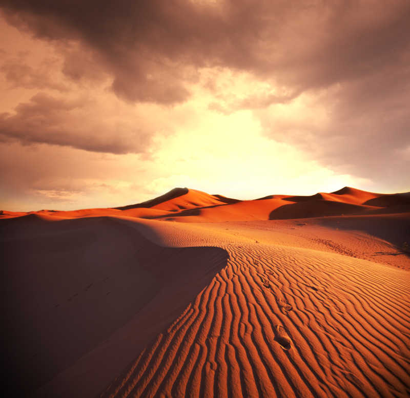 沙漠的晚霞