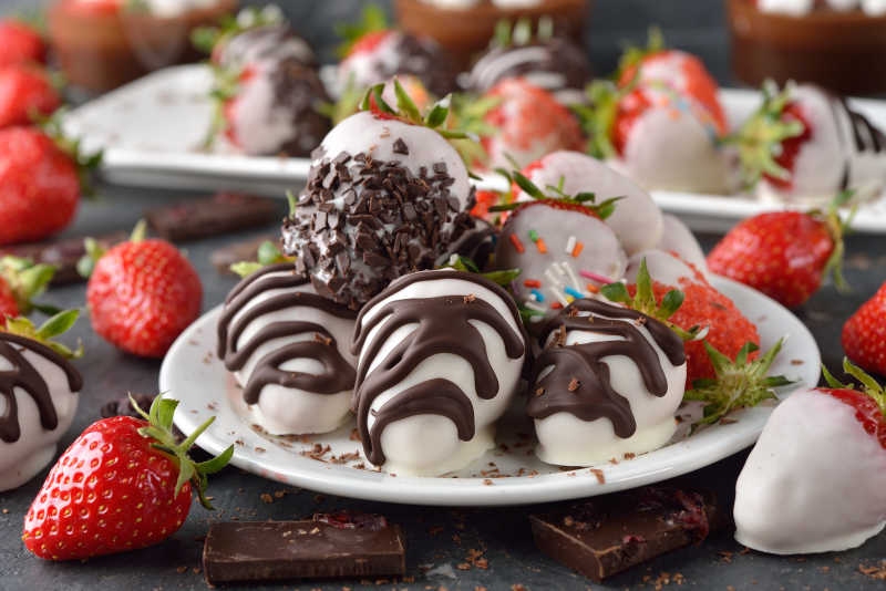 美味草莓巧克力甜点