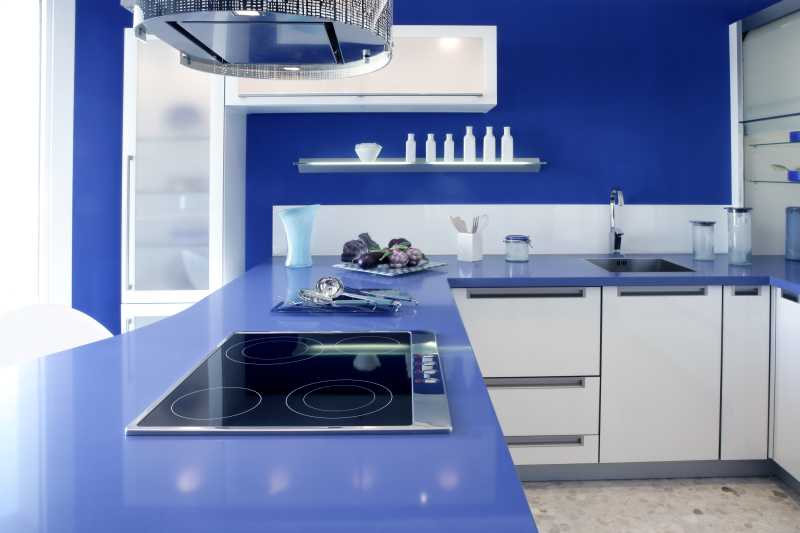 蓝色白色厨房