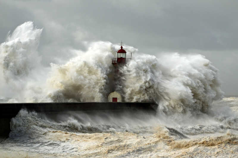 杜罗河入海口在一年的第一场大风暴阵风达到140/150公里