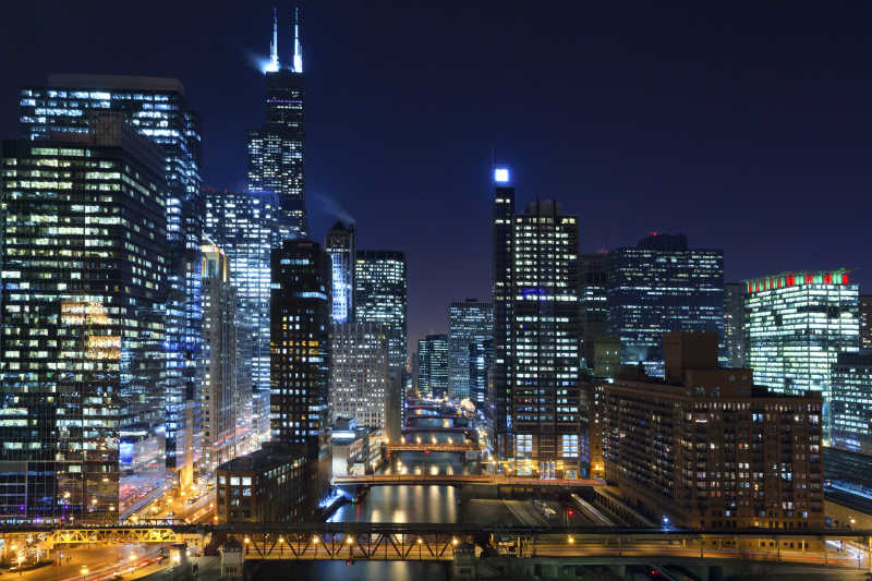 芝加哥市中心夜晚的景色