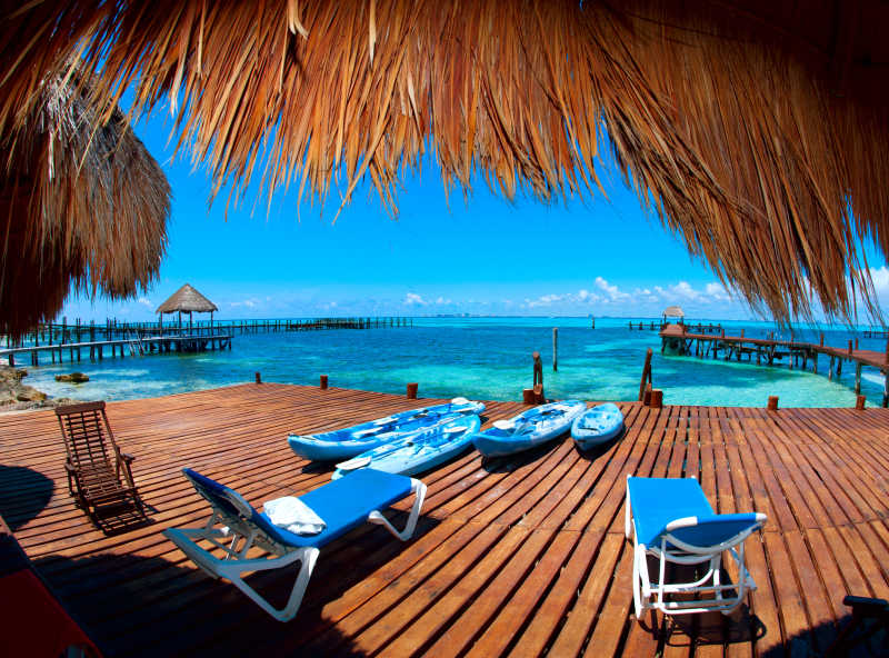 热带海酒店由内往外视角图