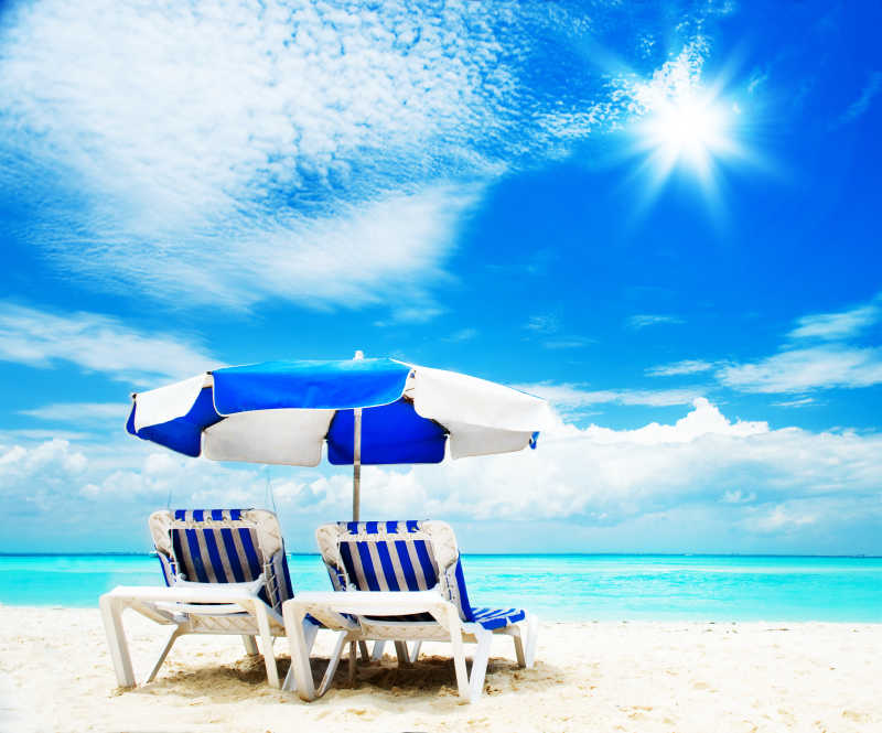 海滩上日光浴沙滩椅