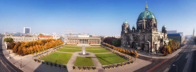 中央柏林和柏林大教堂清晨全景