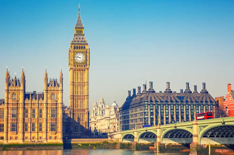 英国伦敦的大本钟和威斯敏斯特桥