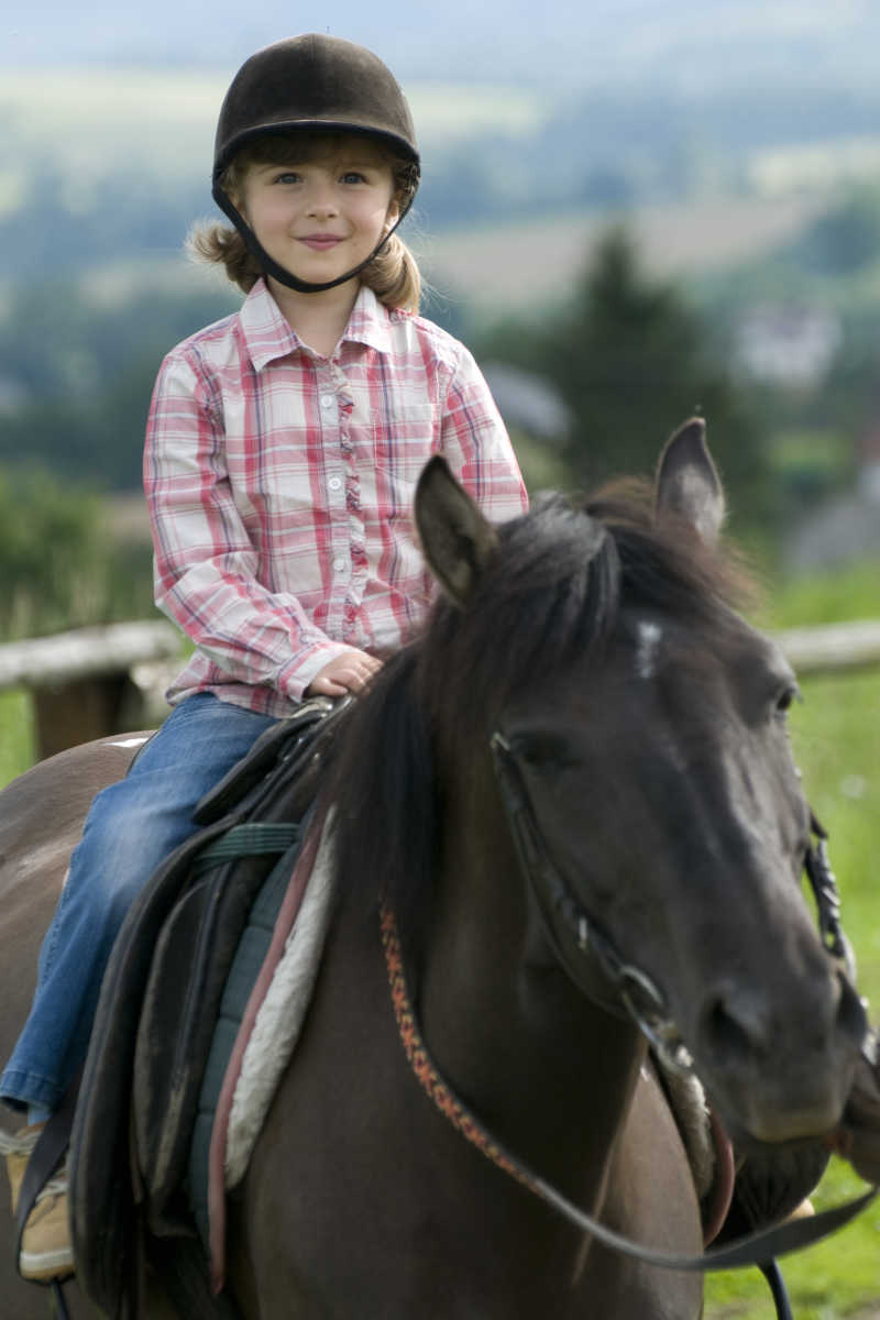 骑马的女孩