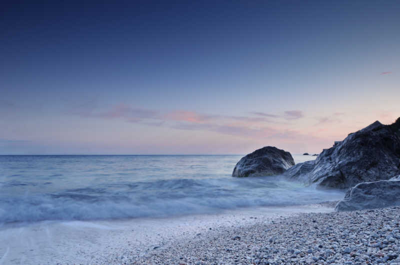 在福罗斯的海上日落