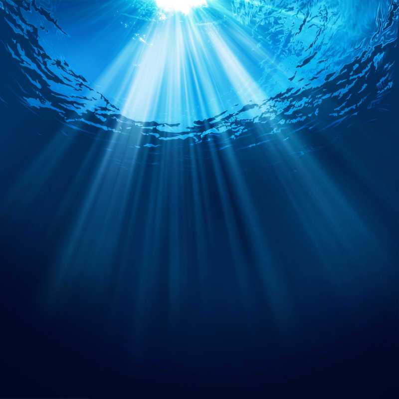 水面下的太阳光束