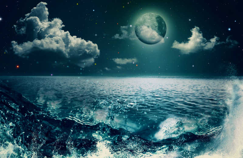月光下的美丽海洋