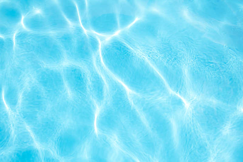 淡蓝色游泳池水面特写