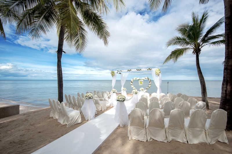 热带海边的户外婚礼场地