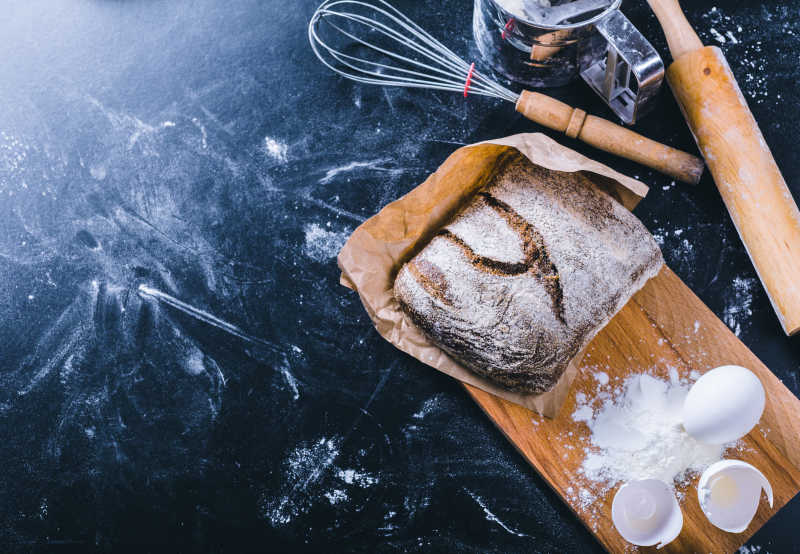 美味的面包及做糕点的器具