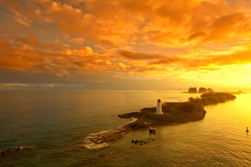 黎明阳光下的巴哈马风景