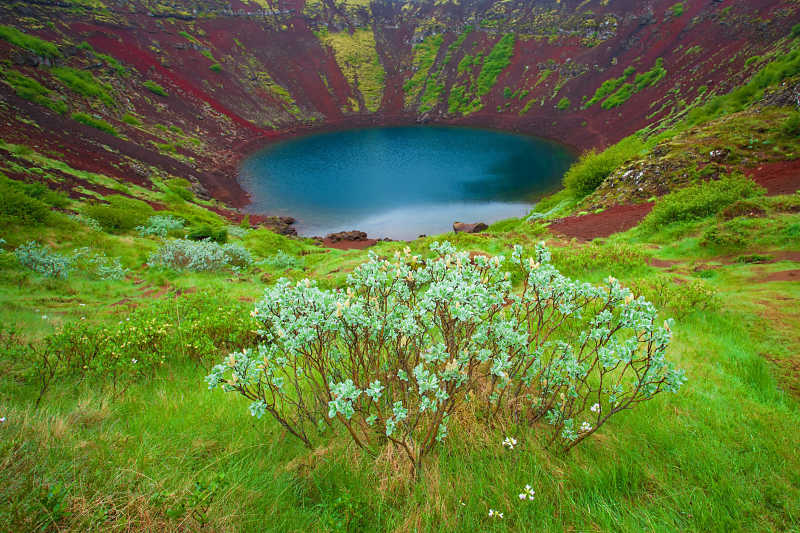 火山口形成的火山湖