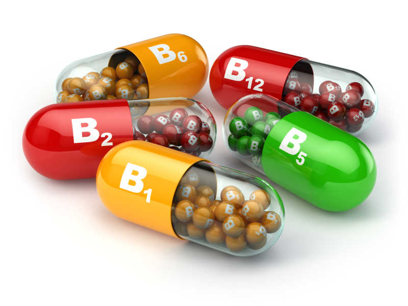 维生素B胶囊B1 B2 B6维生素B12在白色孤立的背景