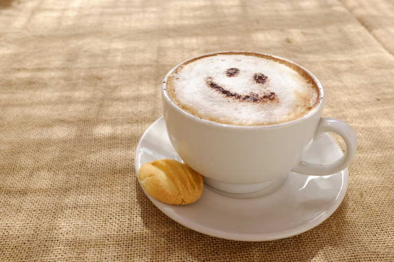 泡沫咖啡或巧克力微笑笑脸咖啡卡布奇诺