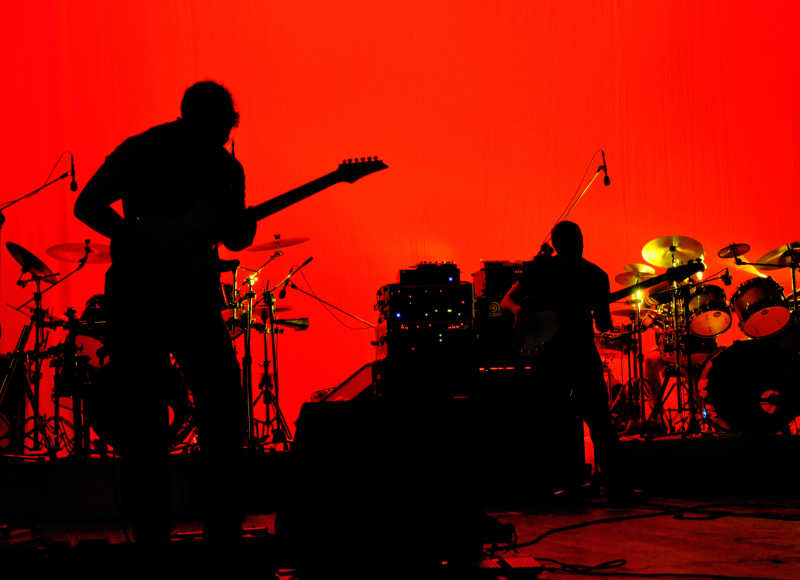 摇滚乐队的红色背景舞台