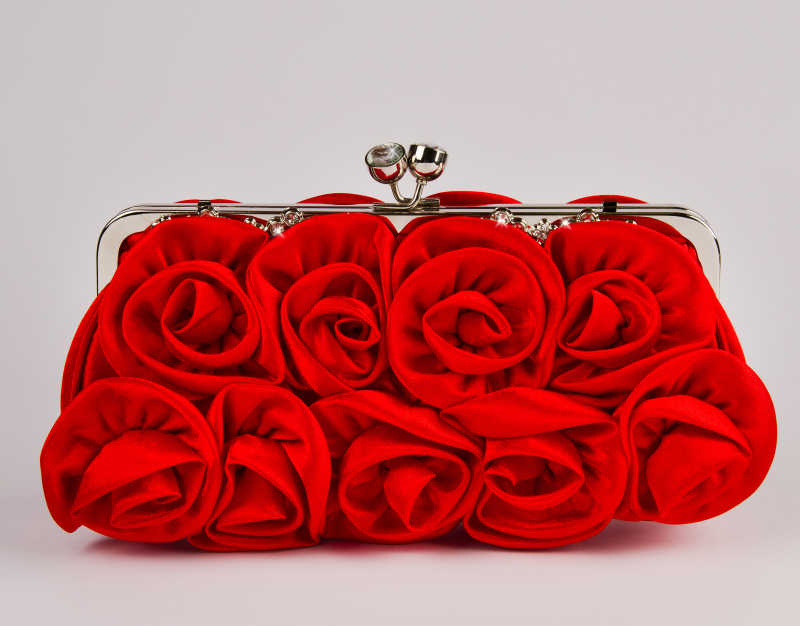 精致的红色玫瑰花形手抓包