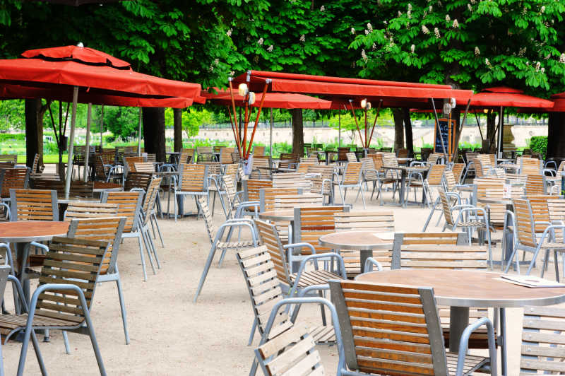 巴黎杜乐丽花园露天咖啡馆桌椅