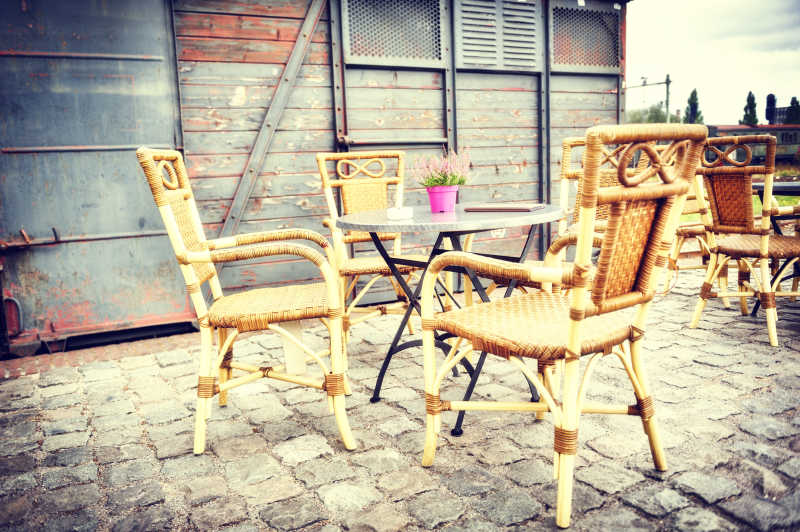 藤木制作的露天咖啡馆座椅