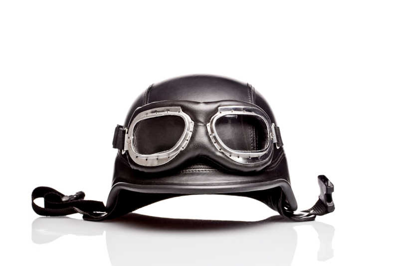 带护目静的老式美国陆军摩托车头盔