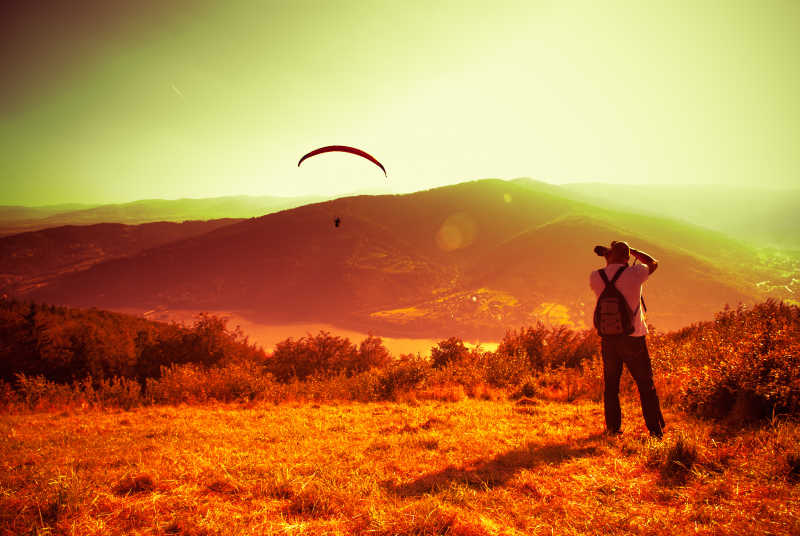 滑翔伞滑翔伞和摄影师