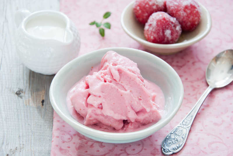 国产冷冻草莓酸奶