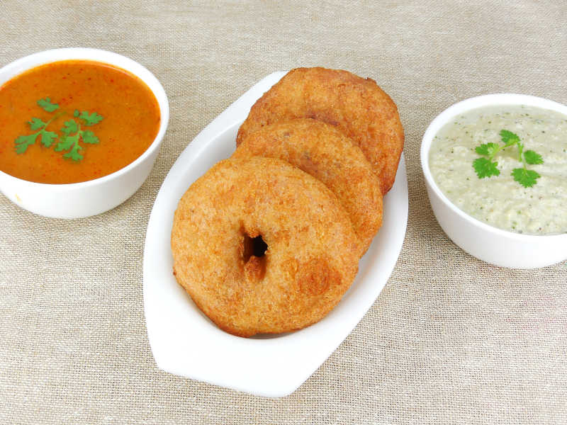 盘子里油饼特写