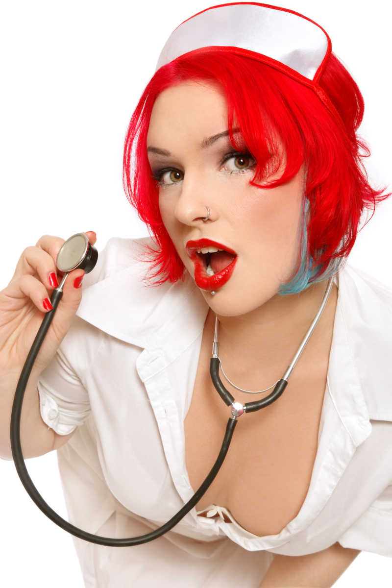 性感护士拿着听诊器