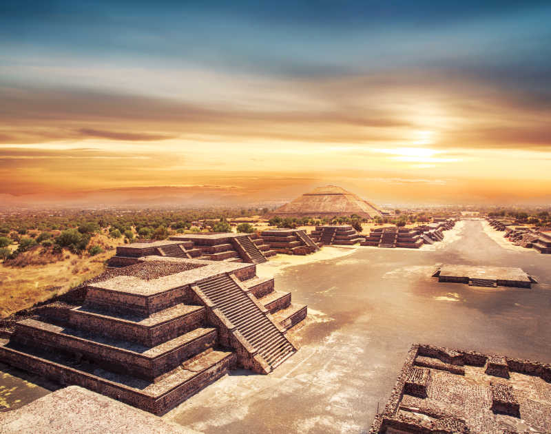 墨西哥的太阳金字塔和发展阶梯大道
