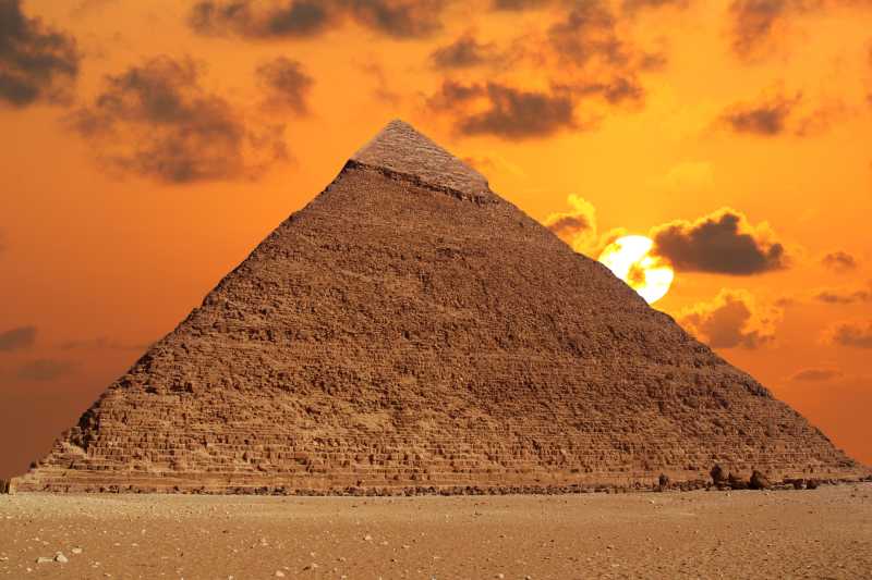 日落时的金字塔