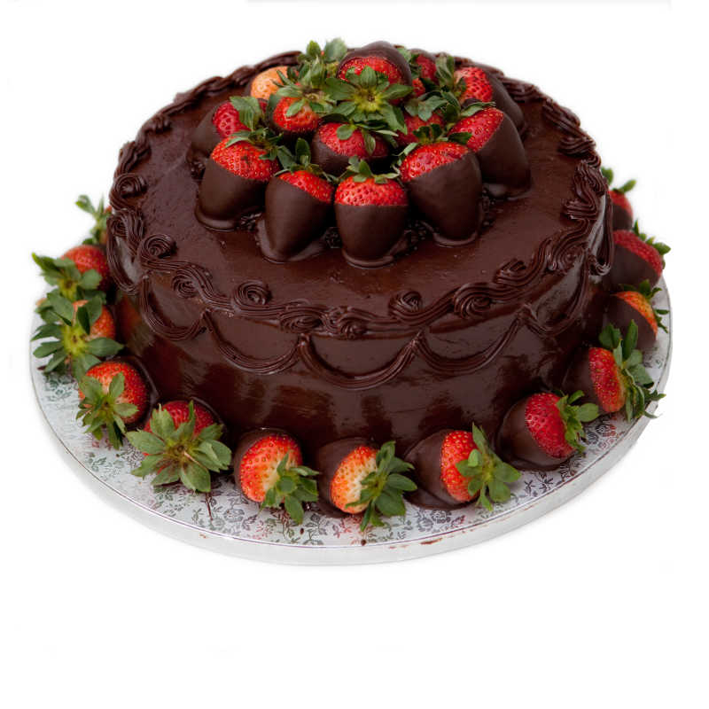 白色背景下的巧克力草莓蛋糕