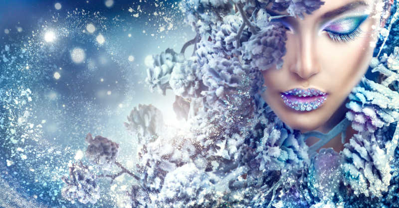 白雪背景下的女人化着冬季风格妆容