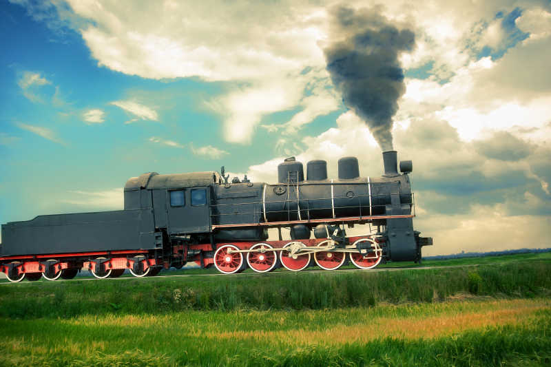 行驶中的老式蒸汽火车