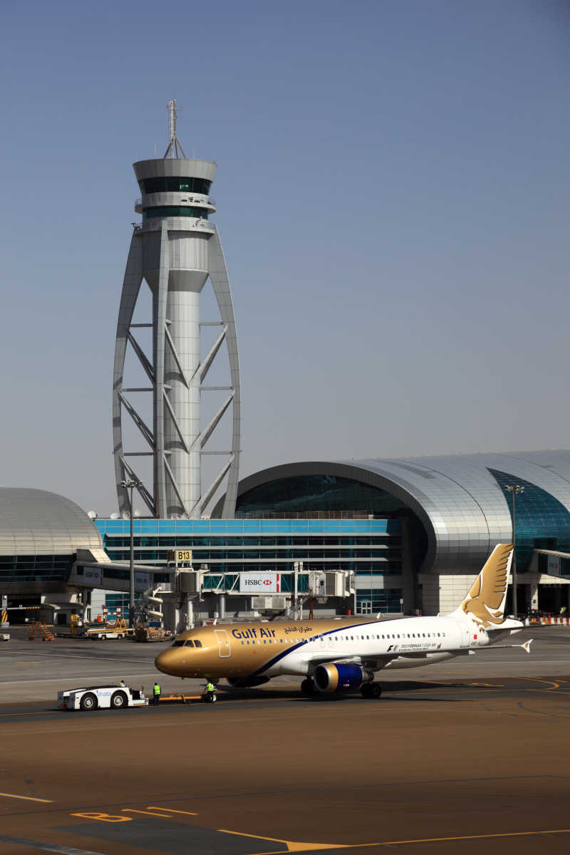迪拜国际机场的海湾航空飞机
