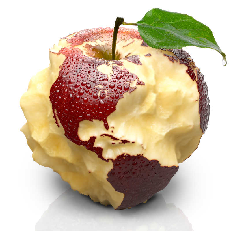 白色背景下雕刻成地球样子的新鲜红苹果