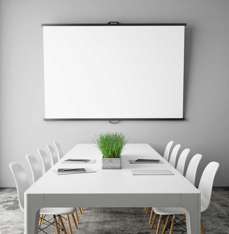 会议室里的会议桌椅和投影屏幕特写