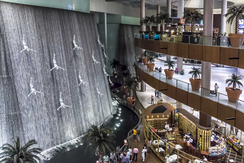 迪拜购物中心室内瀑布