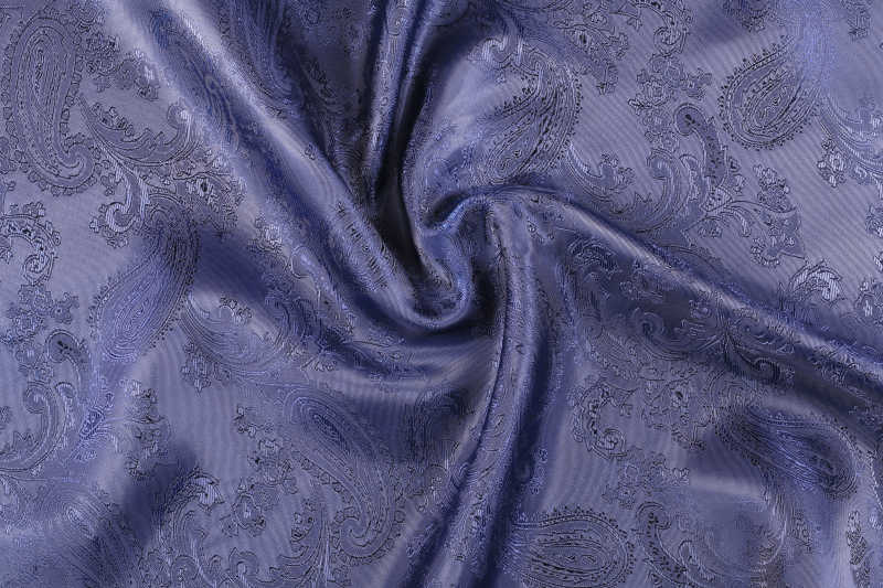 紫色带花纹的丝质材料特写