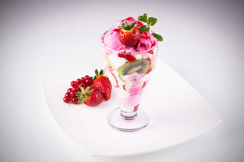 一杯草莓冰激凌