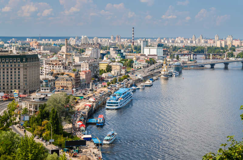 乌克兰基辅的城市与湖水