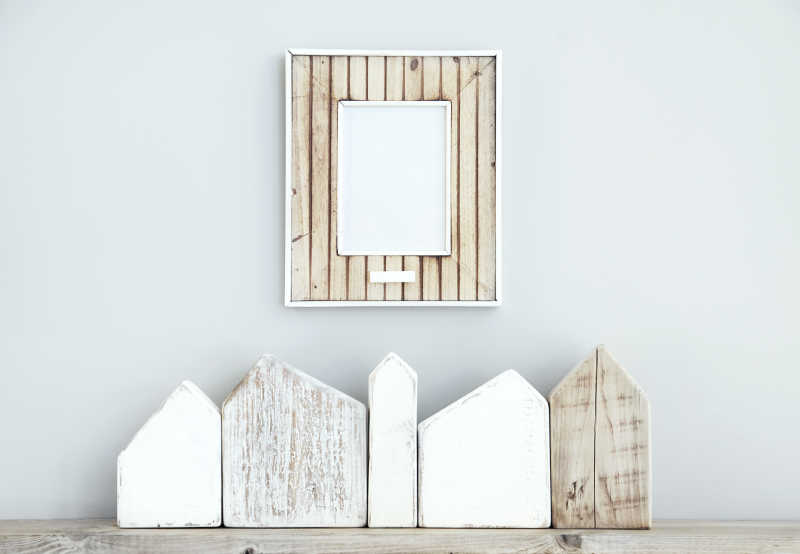 木制框架和手工制作的小房子造型