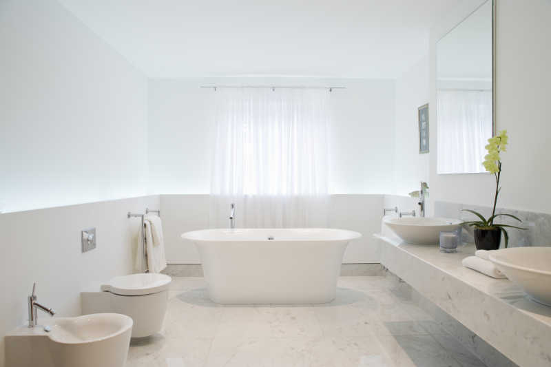现代宽敞的浴室设计