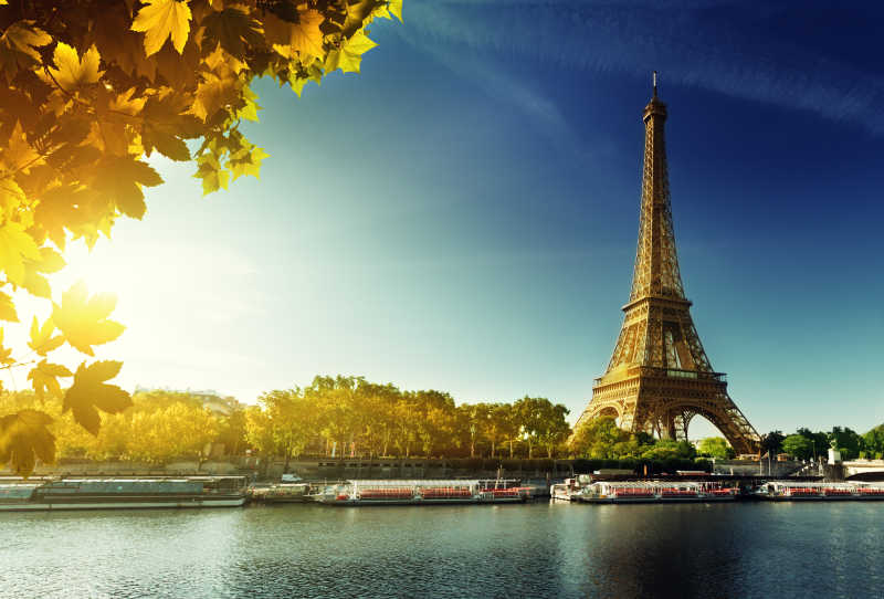 巴黎埃菲尔铁塔自然风景