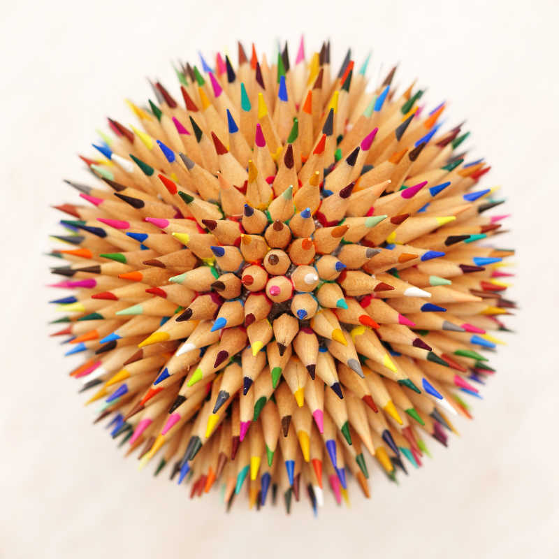 围起来的彩色铅笔头