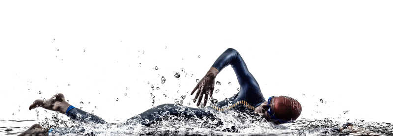水中游泳中运动员
