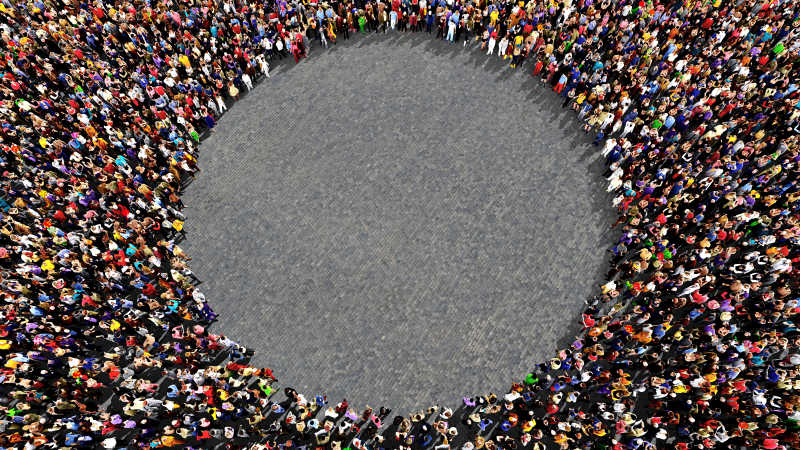 人群围城的圆