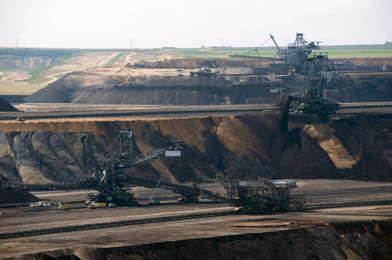 煤矿上的采矿机械